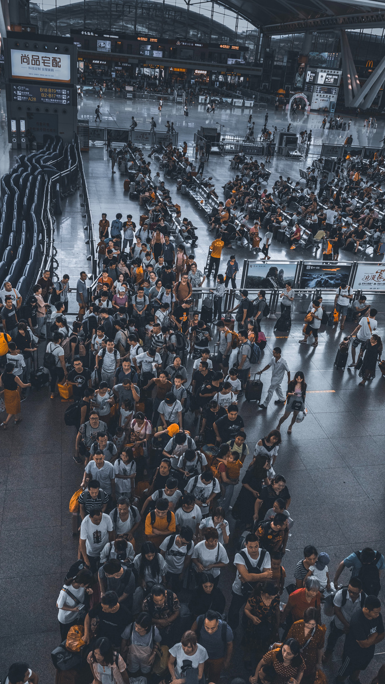 火车站候车室内景俯瞰摄影高清图片