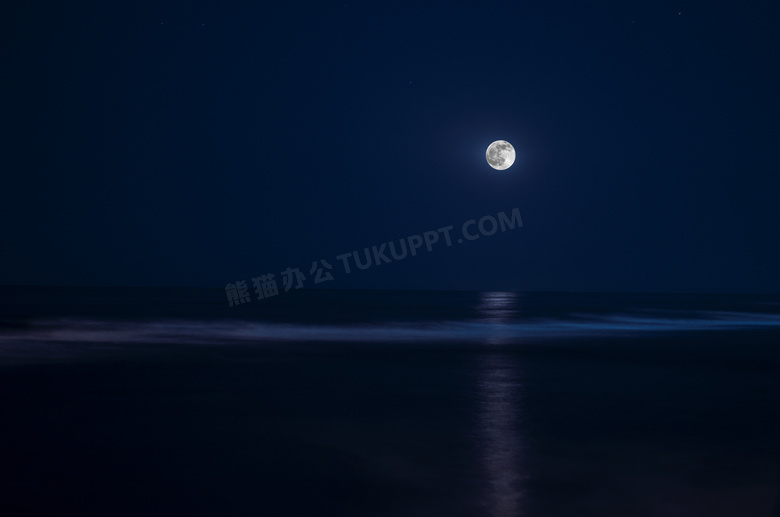 明月与平静的海面夜景摄影高清图片