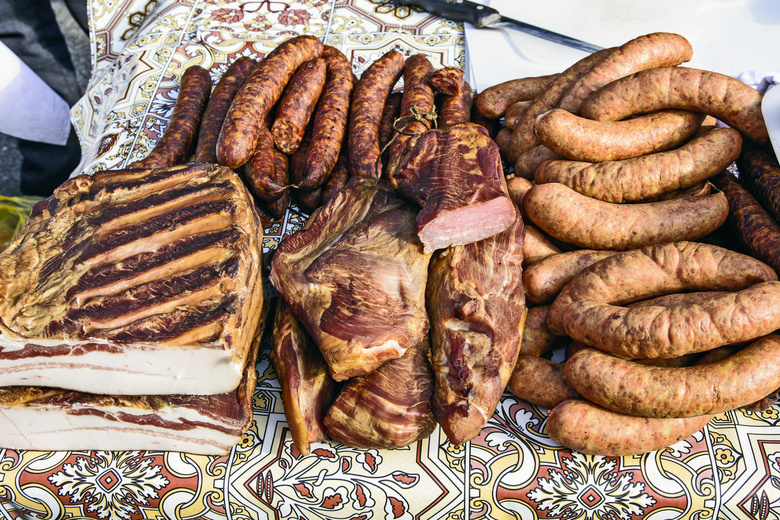 腊肉香肠等肉制品特写摄影高清图片