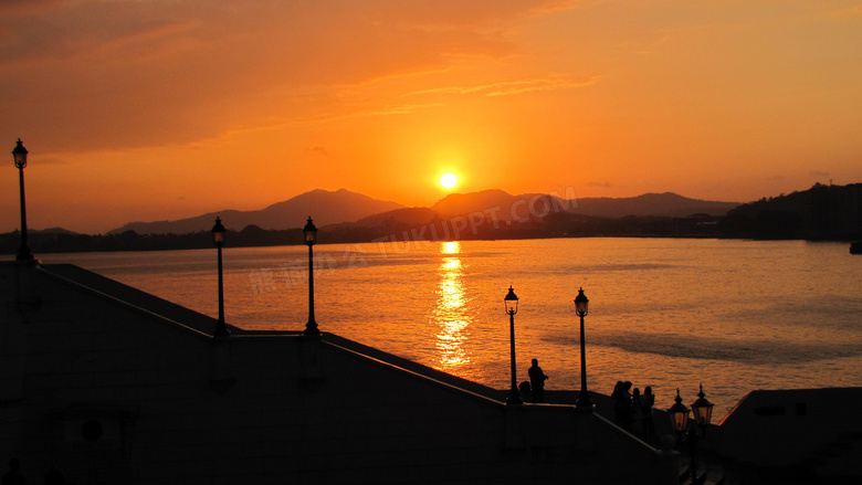 湖边夕阳西下美丽景色摄影图片