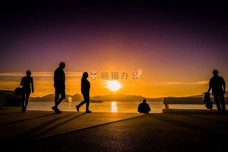 背光 海滩 船