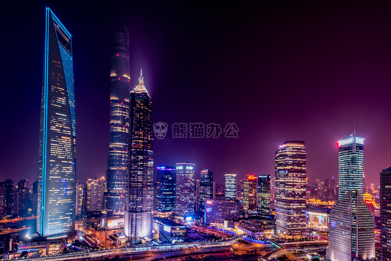 灯光下的建筑图片