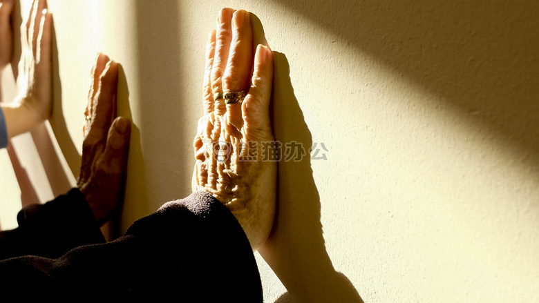 老年人 手指 手