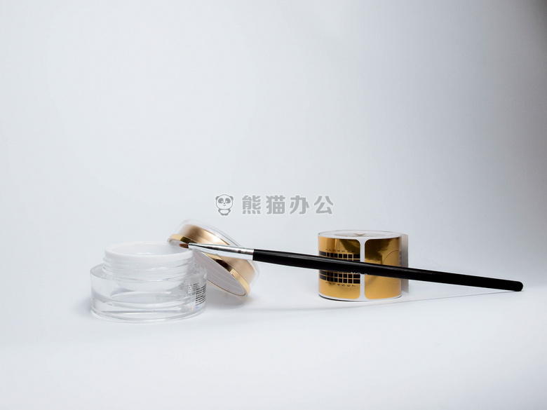 刷 特写 化妆品