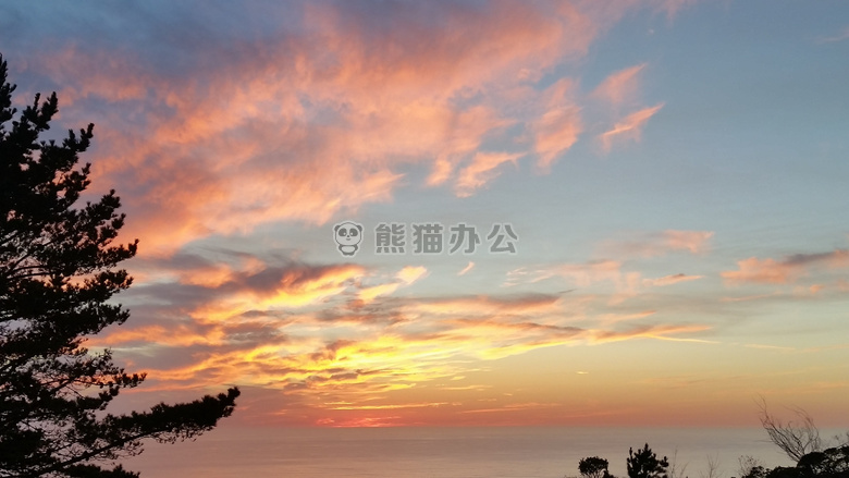 云 海岸 金色的