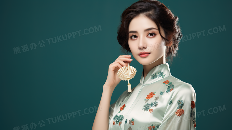 身穿中式礼服的混血美女模特特写图片