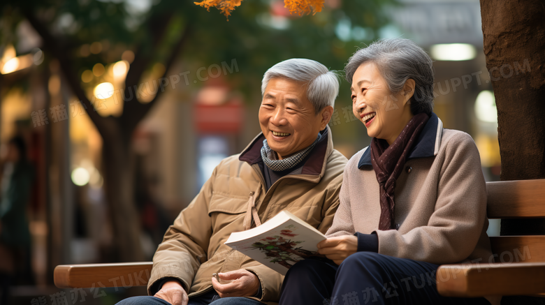 在公园长椅上看书的老人摄影图
