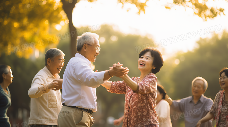 公园里老爷爷奶奶跳广场舞摄影图