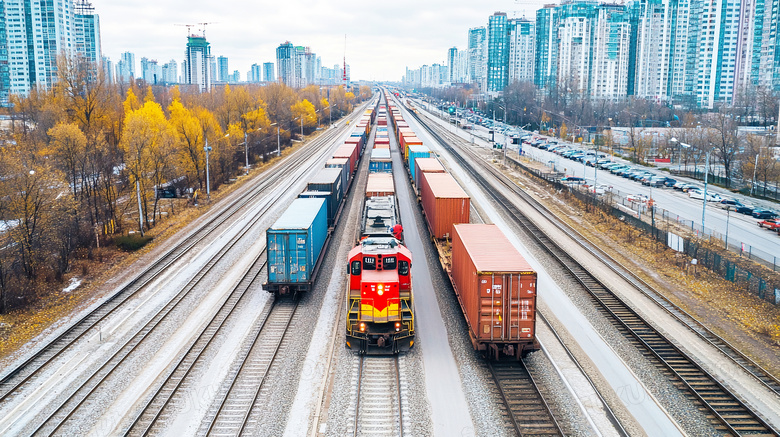铁路货运铁路火车正在运货图片
