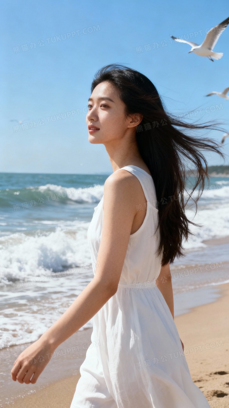 美女海边散步图片