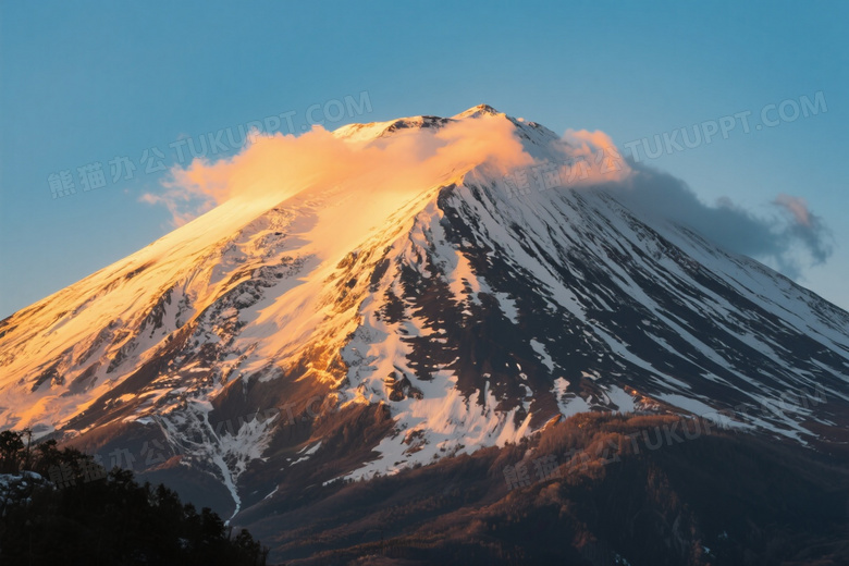 富士山雪顶日出逆光图片