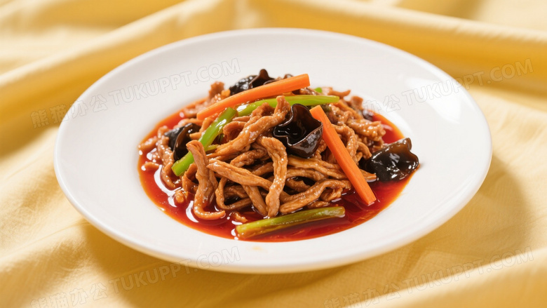 鱼香肉丝瓷盘俯拍图片