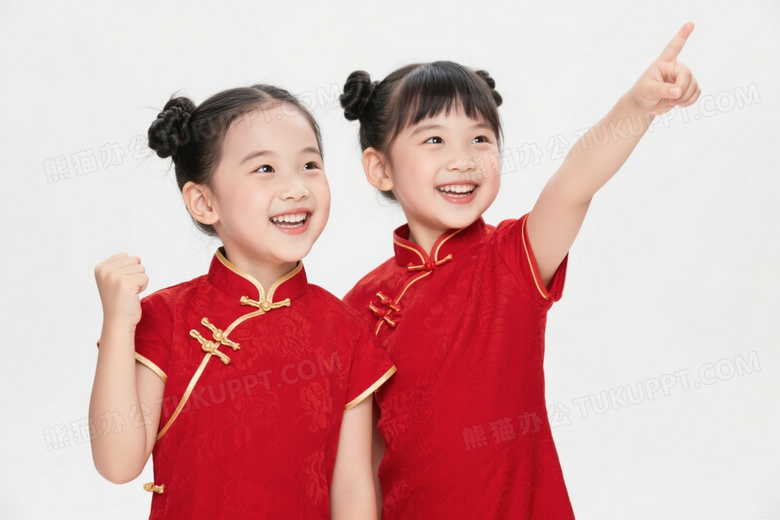 两位穿红旗袍女孩欢笑举手图片