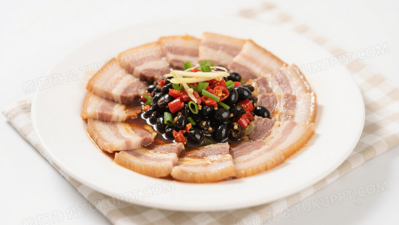 蒸五花肉环形摆盘俯拍图片