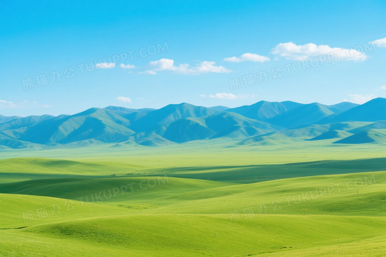 翠绿草原远山蓝天风光图片