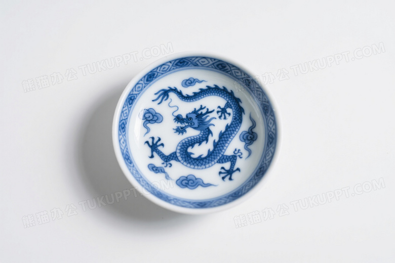 青花瓷小碟腾龙纹饰高清图片