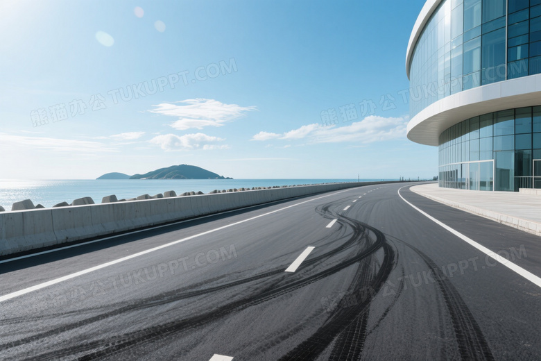 空旷公路海天交界侧逆光图片