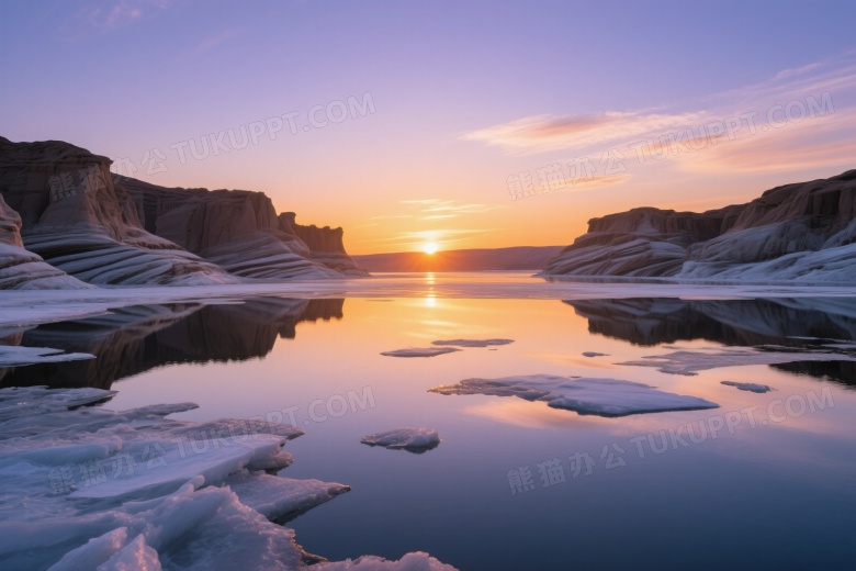 冰封湖面砂岩夕阳镜面反射图片