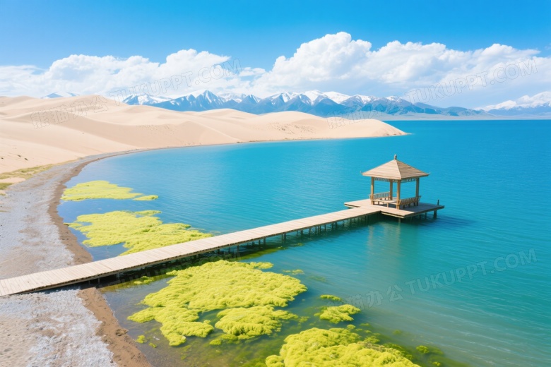 青海湖沙丘湖水交界栈道风光图片
