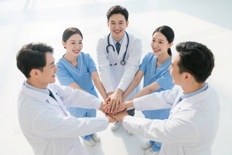 医护人员叠手俯拍图片