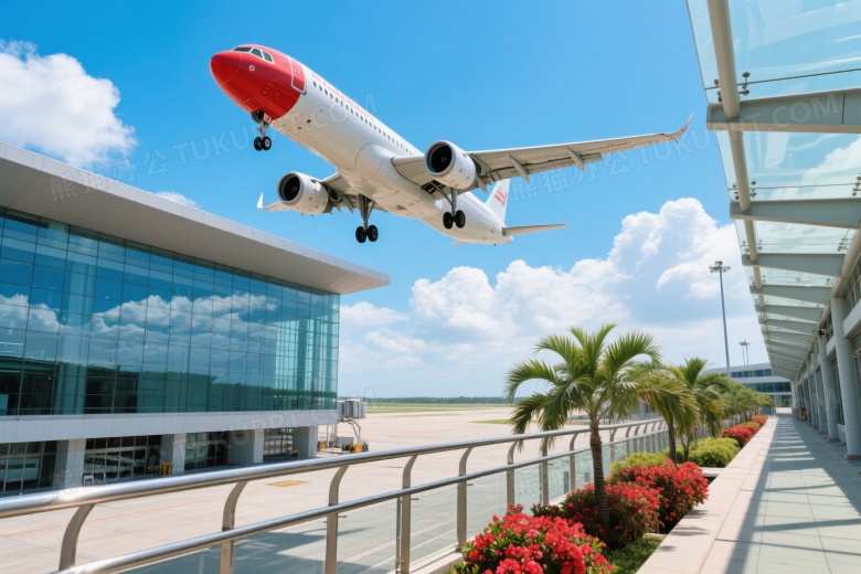 客机低空飞越航站楼观景台图片