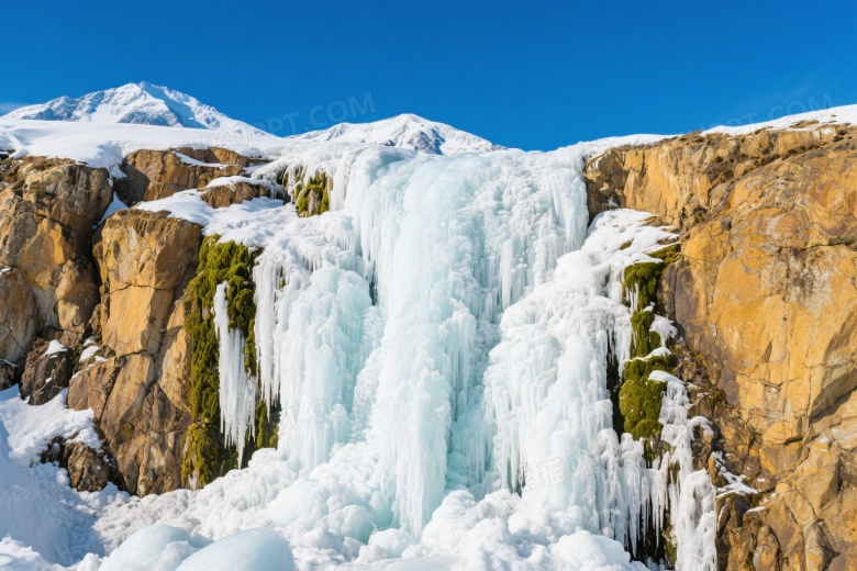 冰封瀑布岩壁雪堆高清图片