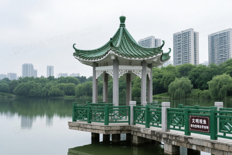 绿瓦六角亭湖畔石桥高清图片