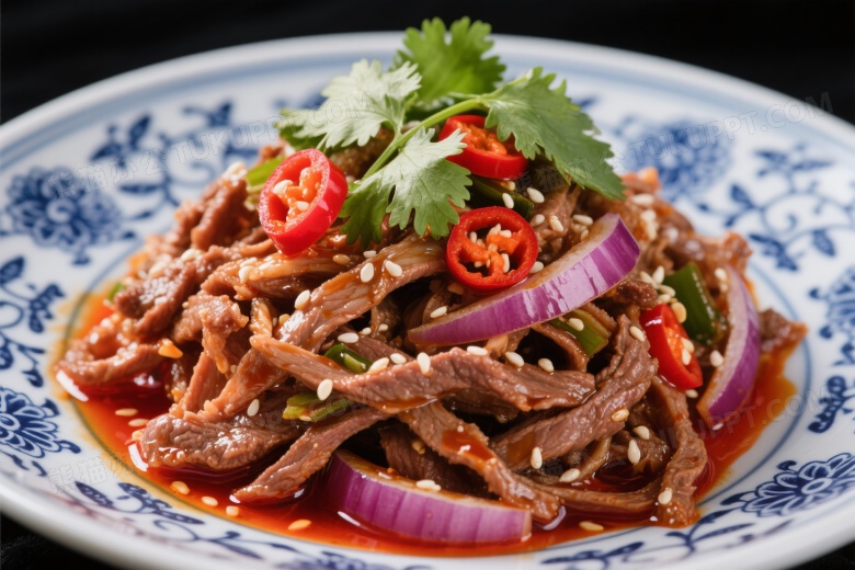 凉拌牛肉丝青花瓷盘特写图片