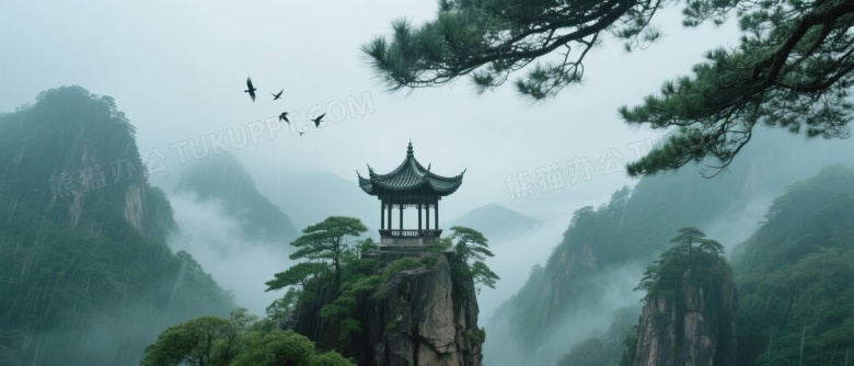 青绿山峦飞檐亭阁阴天图片
