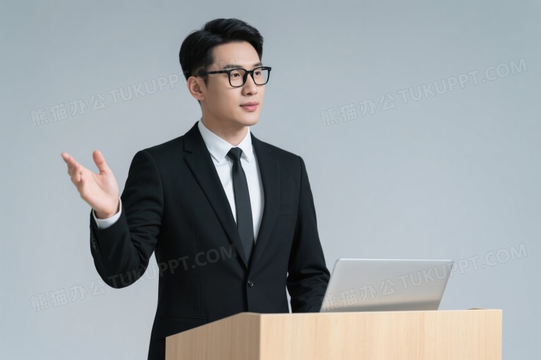 商务男士讲台演讲高清图片