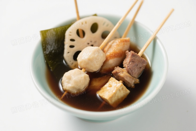 青瓷碗关东煮特写图片