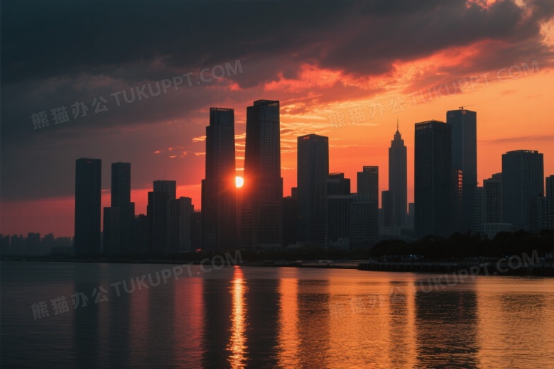 城市天际线剪影夕阳侧逆光图片