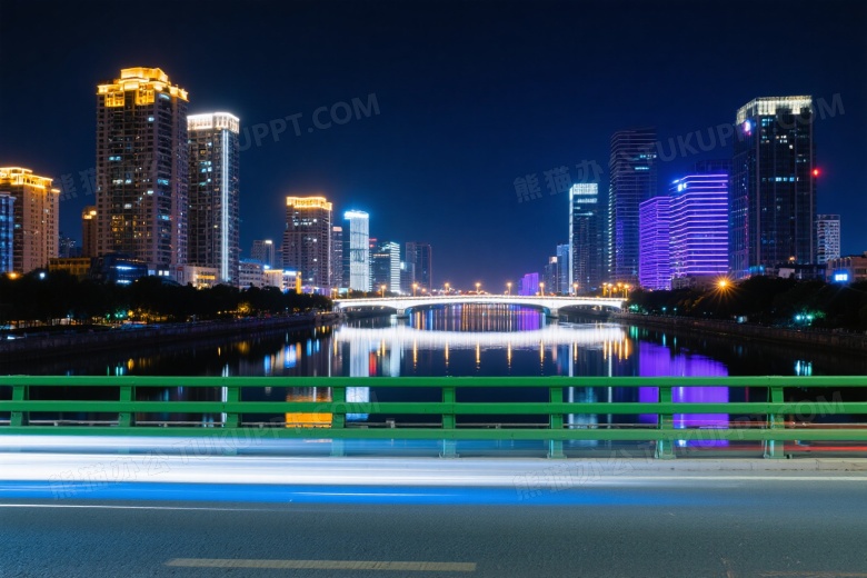 夜景城市桥梁车流光轨图片