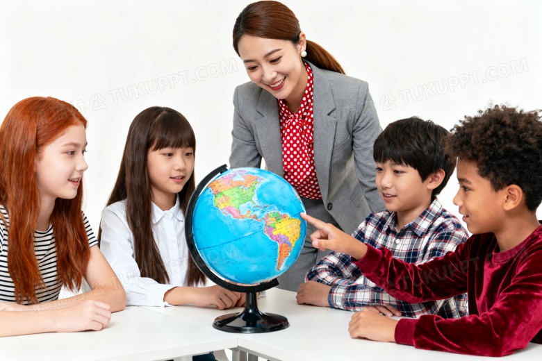 女教师与学生围看地球仪图片