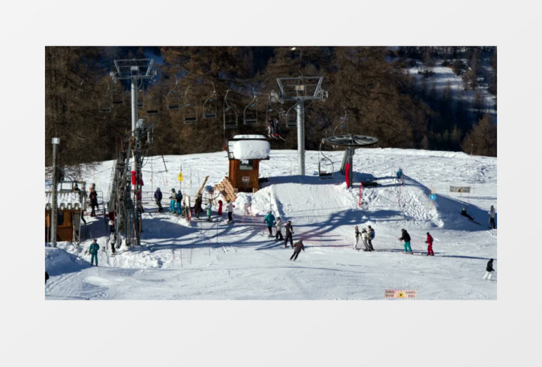 延时摄影升降椅基座和滑雪者实拍视频素材