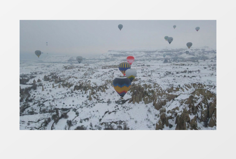 无人机视角下的众多热气球与雪山实拍视频素材